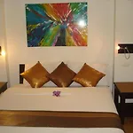 3Rd Street Cafe& Guesthouse