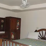 Baan Kasemsuk Guesthouse