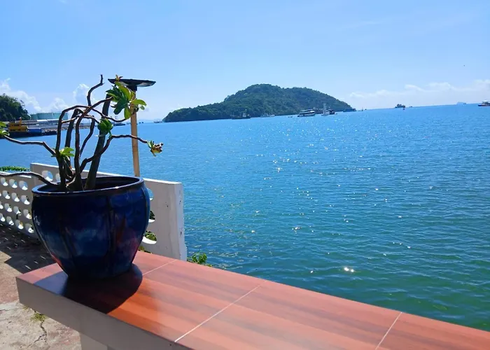Water\'S Edge Resort ,