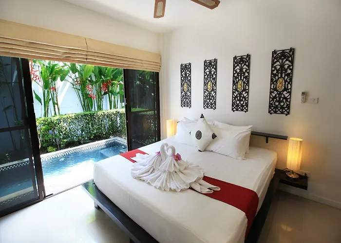 Coconut Grove Boutique Hotel