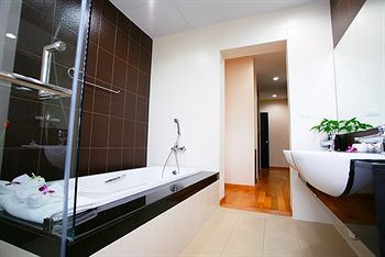 Karon Hill Luxury Residences *