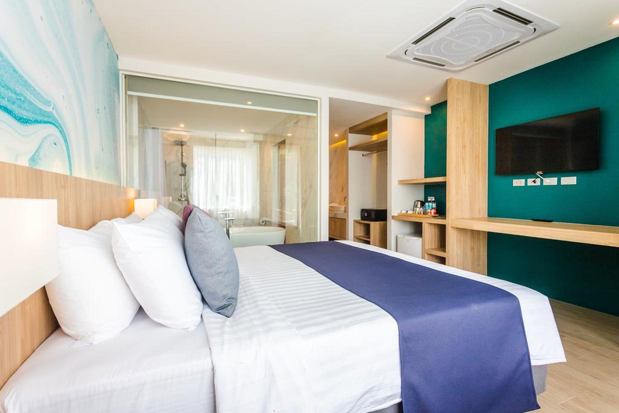 Resort Coconut Village Phuket - Sha Extra 4*