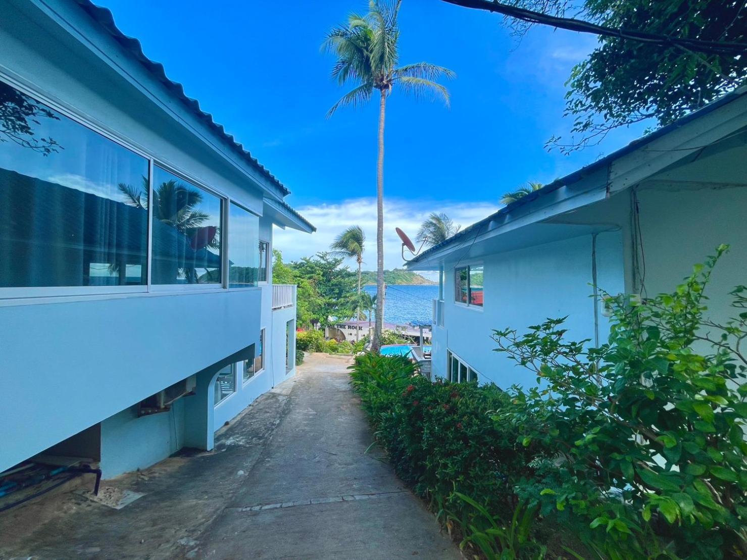 Naiharn On The Rock Phuket 2*
