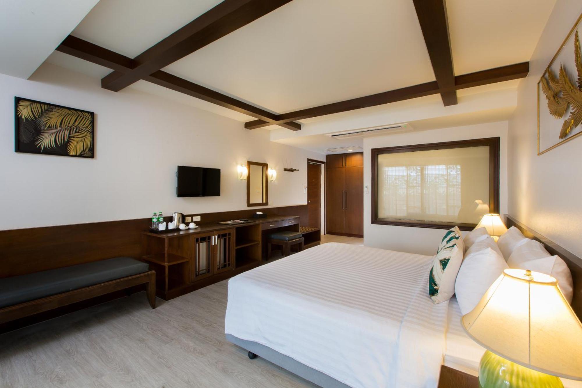 Resort Coconut Village Phuket - Sha Extra 4*