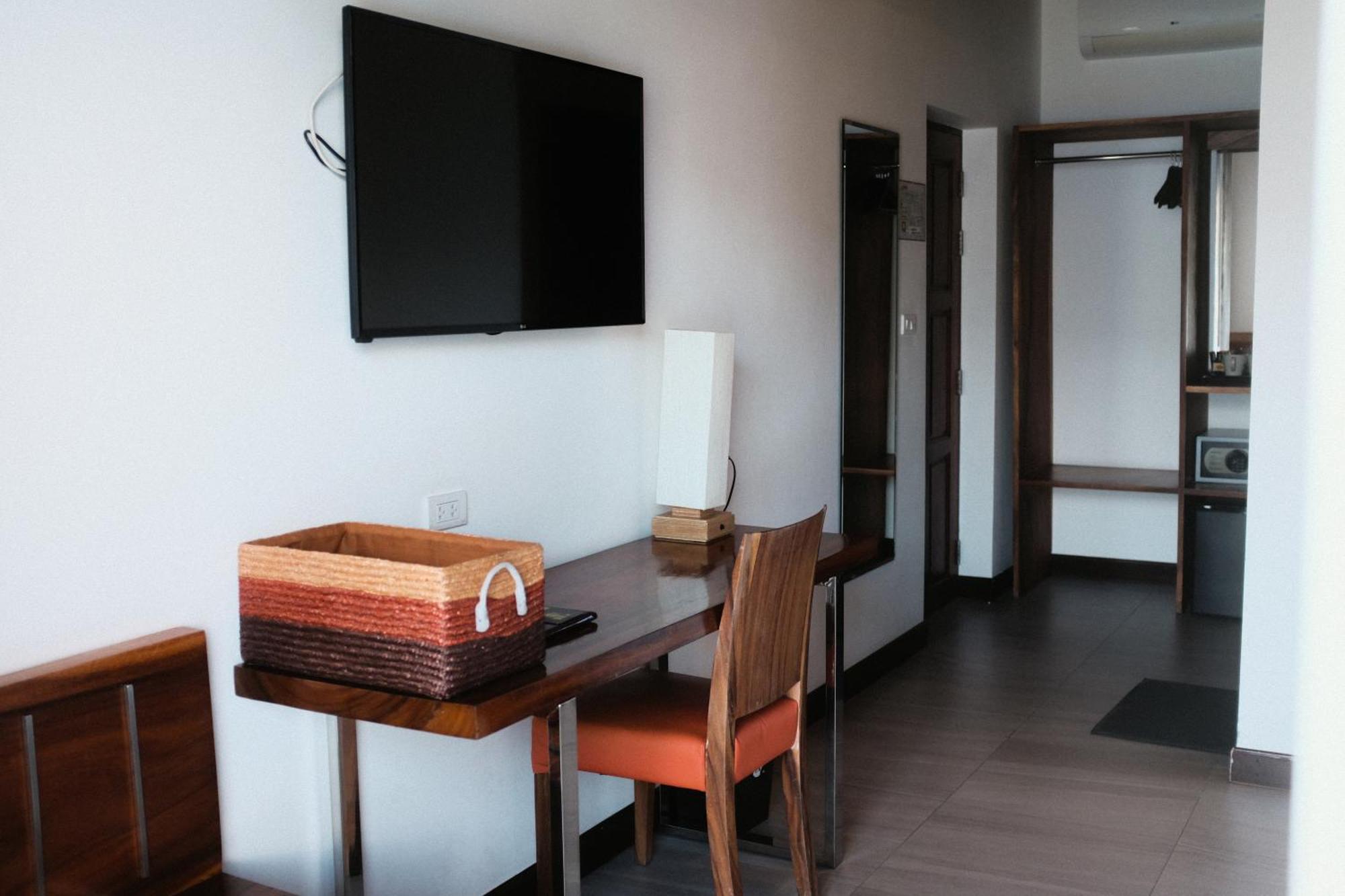 Phuket Airport - Sha Extra Resort