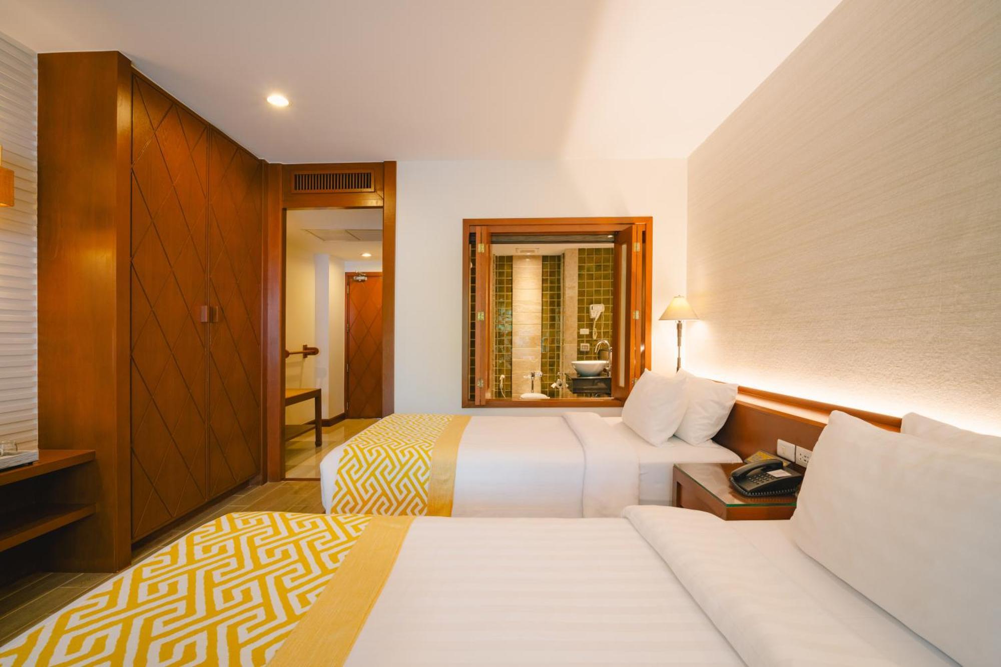 Hotel The Royal Paradise & - Sha Extra 4*
