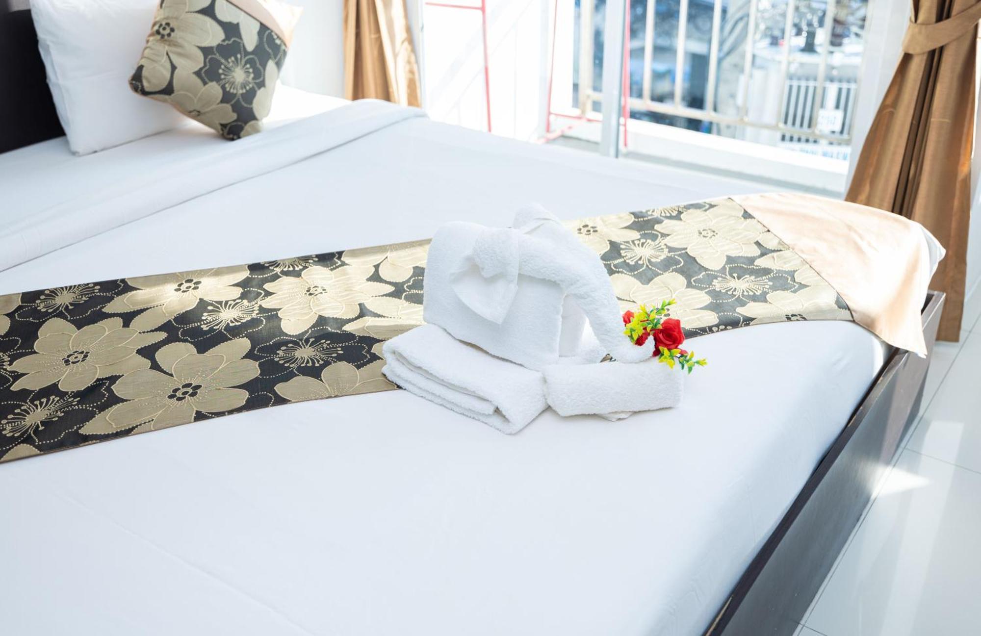 Happy 99 Hotel