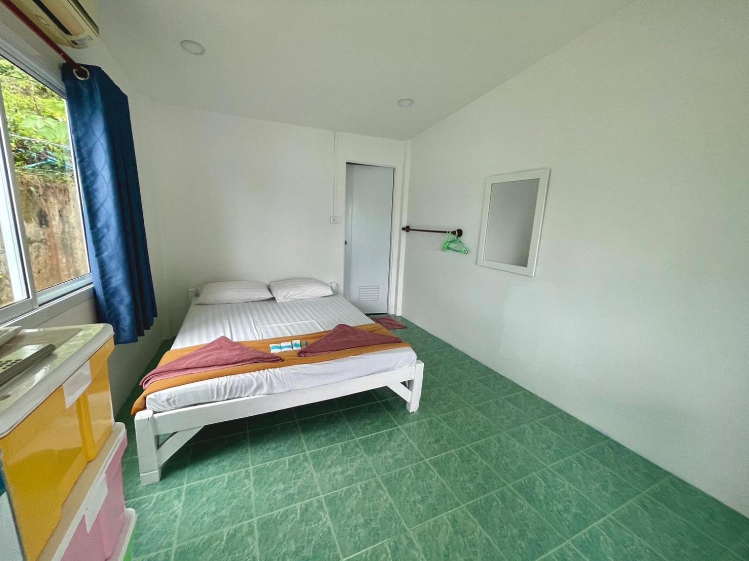 Resort Naiharn On The Rock Phuket