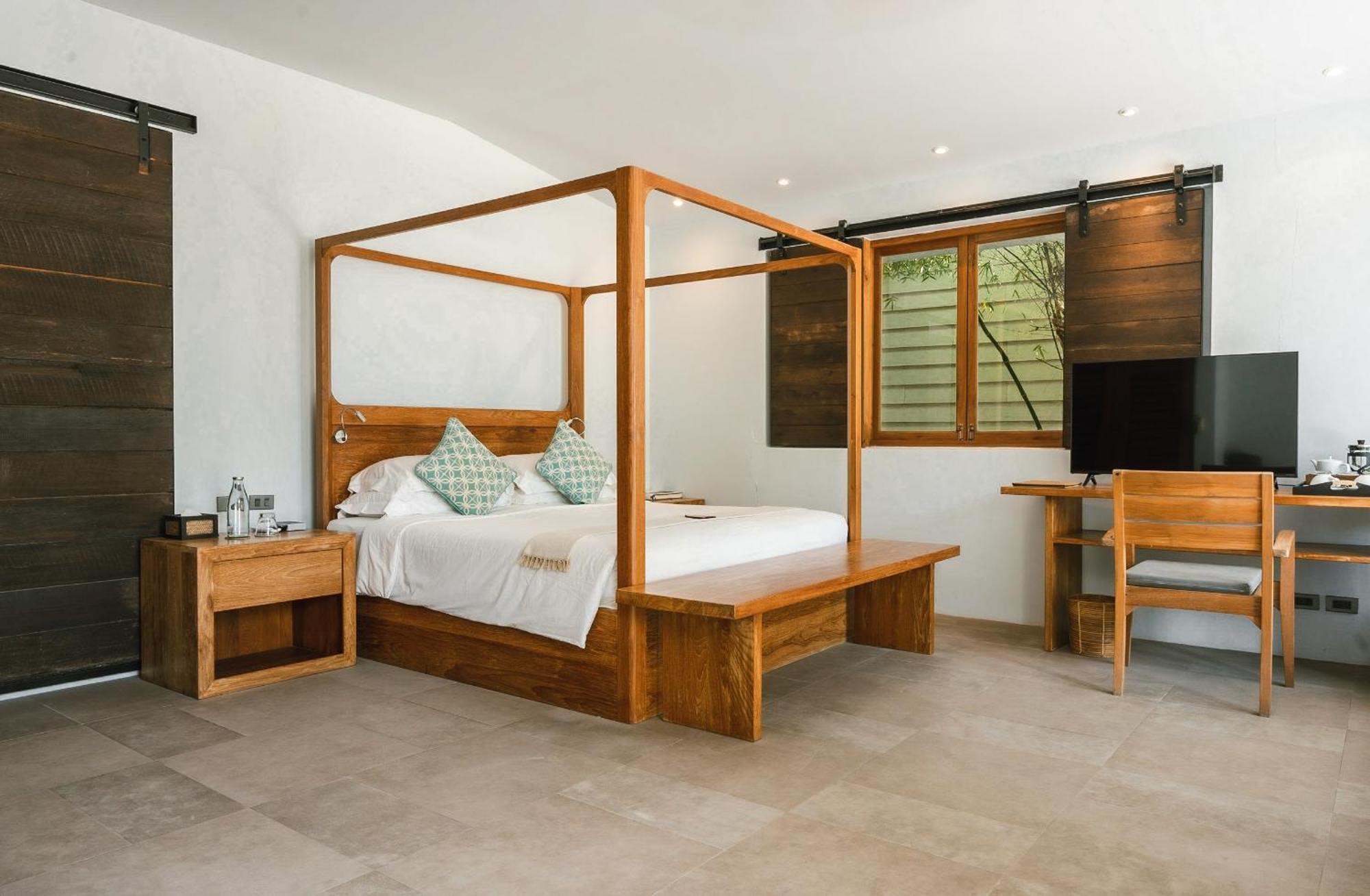 The Cove 4*