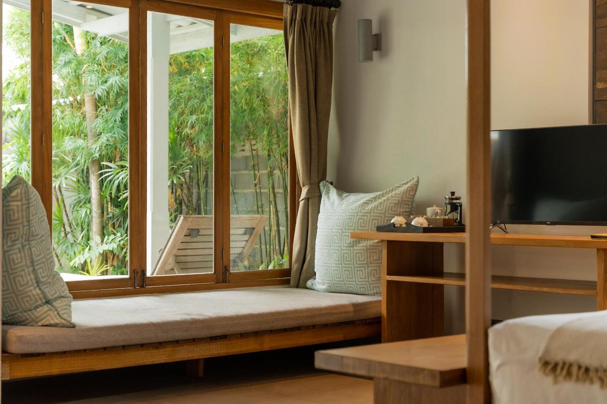 The Cove 4*