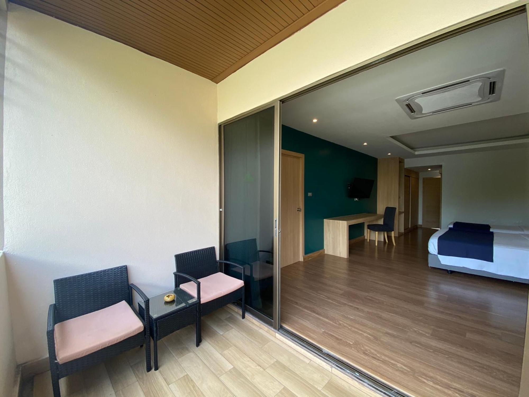 Resort Coconut Village Phuket - Sha Extra 4*
