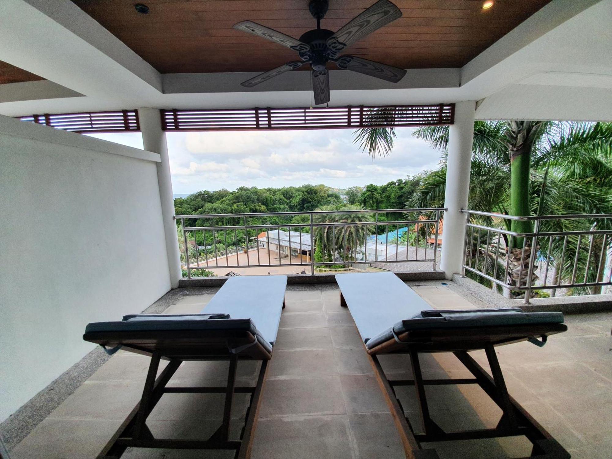 Apartment Spacious With Ocean View In Panwa *