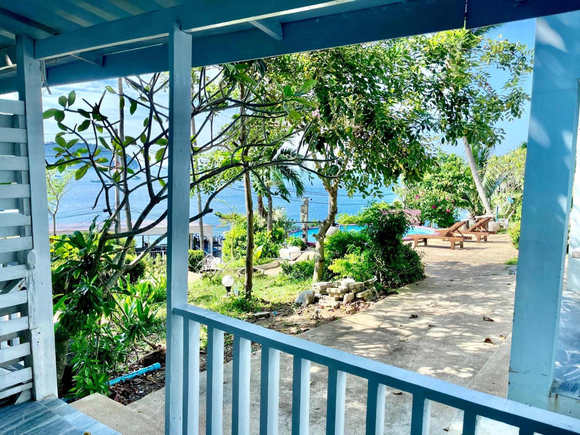 Naiharn On The Rock Phuket 2*