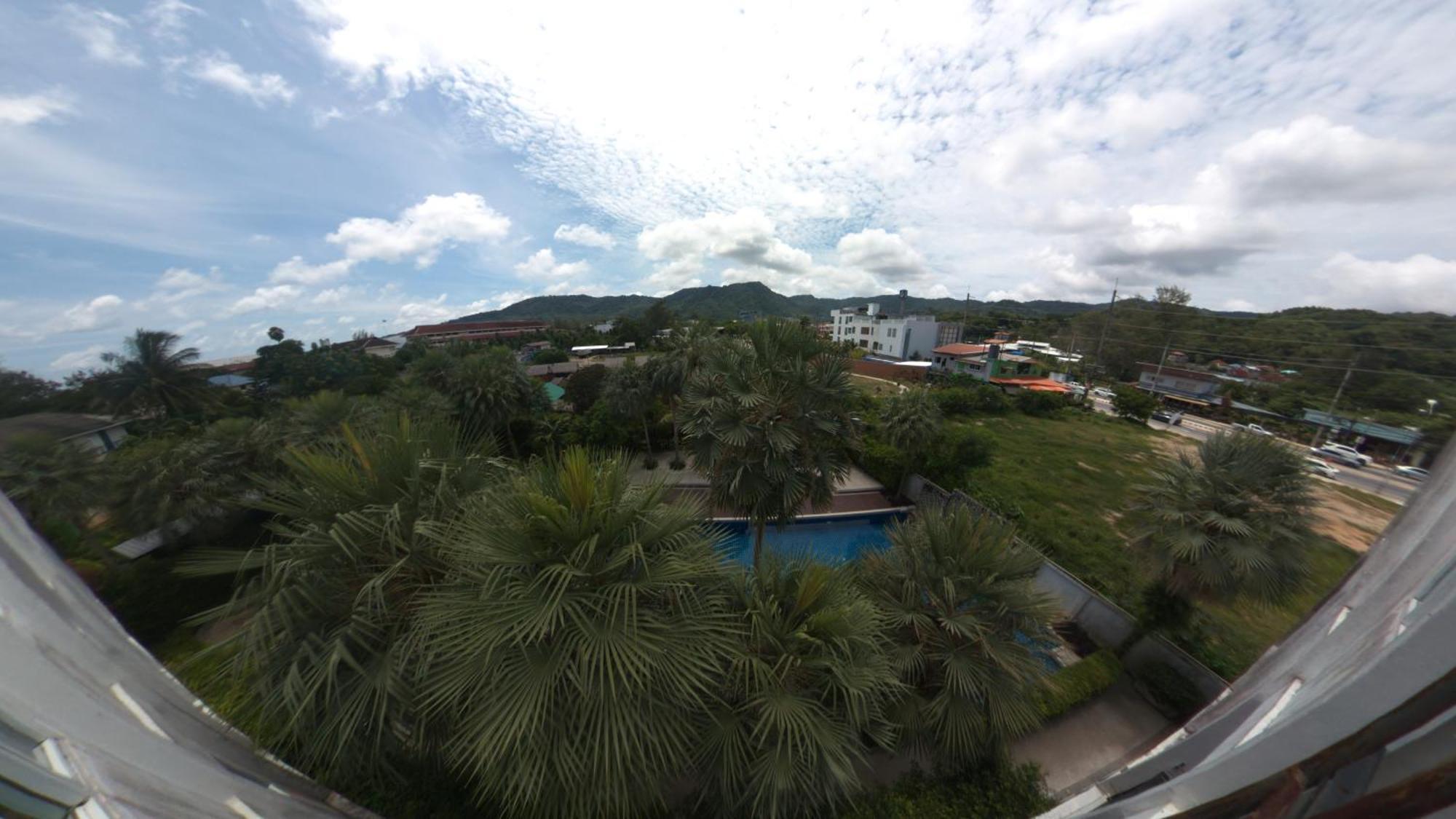 Chollada Kamala Beach