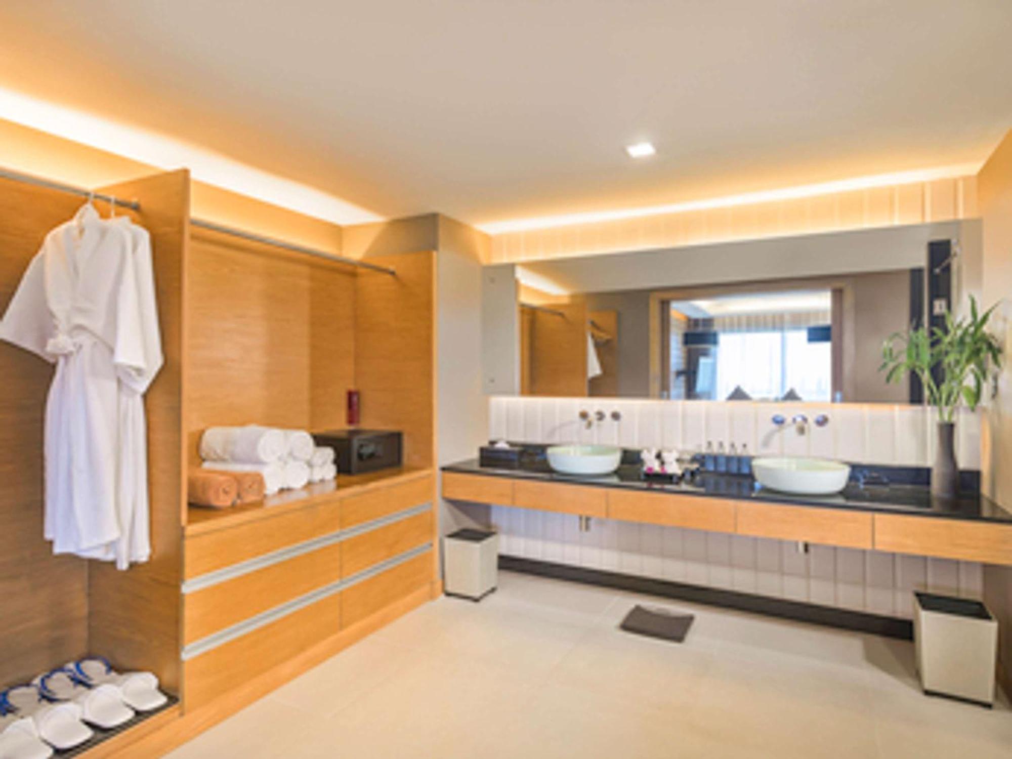 Novotel Phuket Avista And Hotel 5*