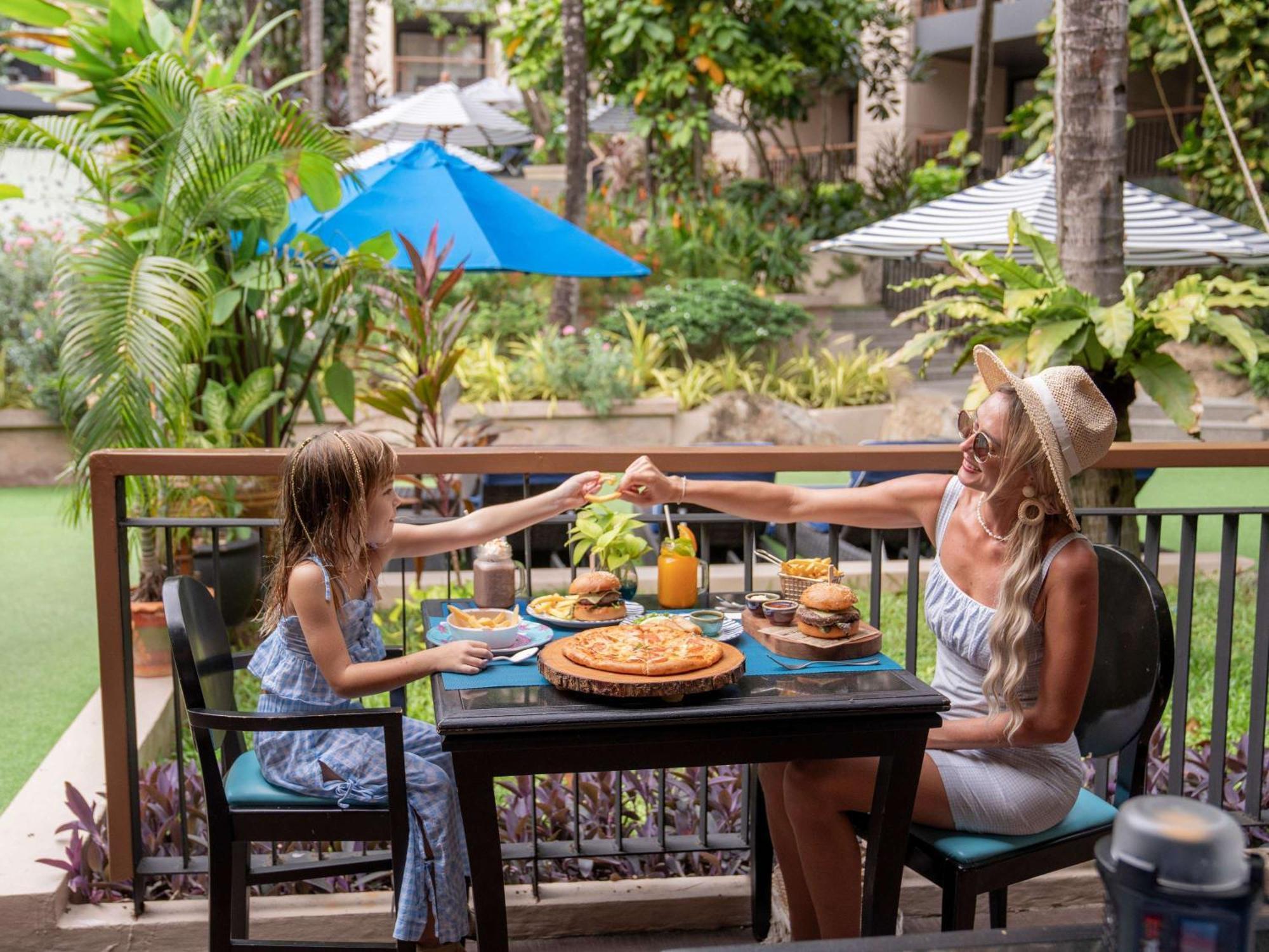 Novotel Phuket Avista And Hotel Praia de Kata