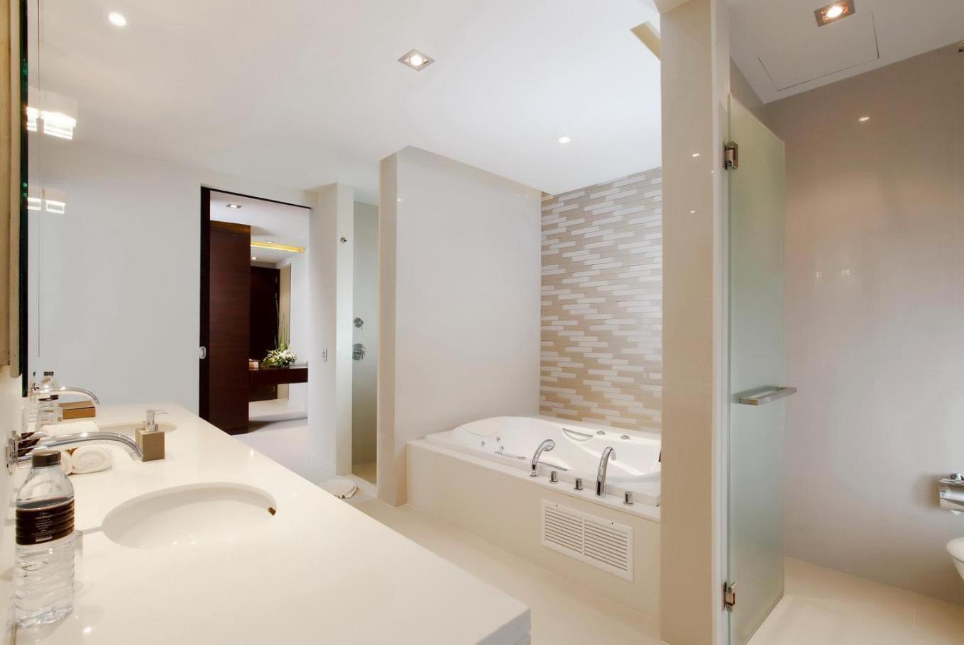 Cape Sienna 4 - A Waterfront Grand Oasis Villa Kamala Beach