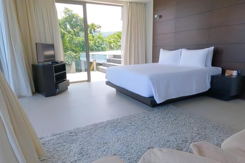 Villa Cape Sienna 4 - A Waterfront Grand Oasis *