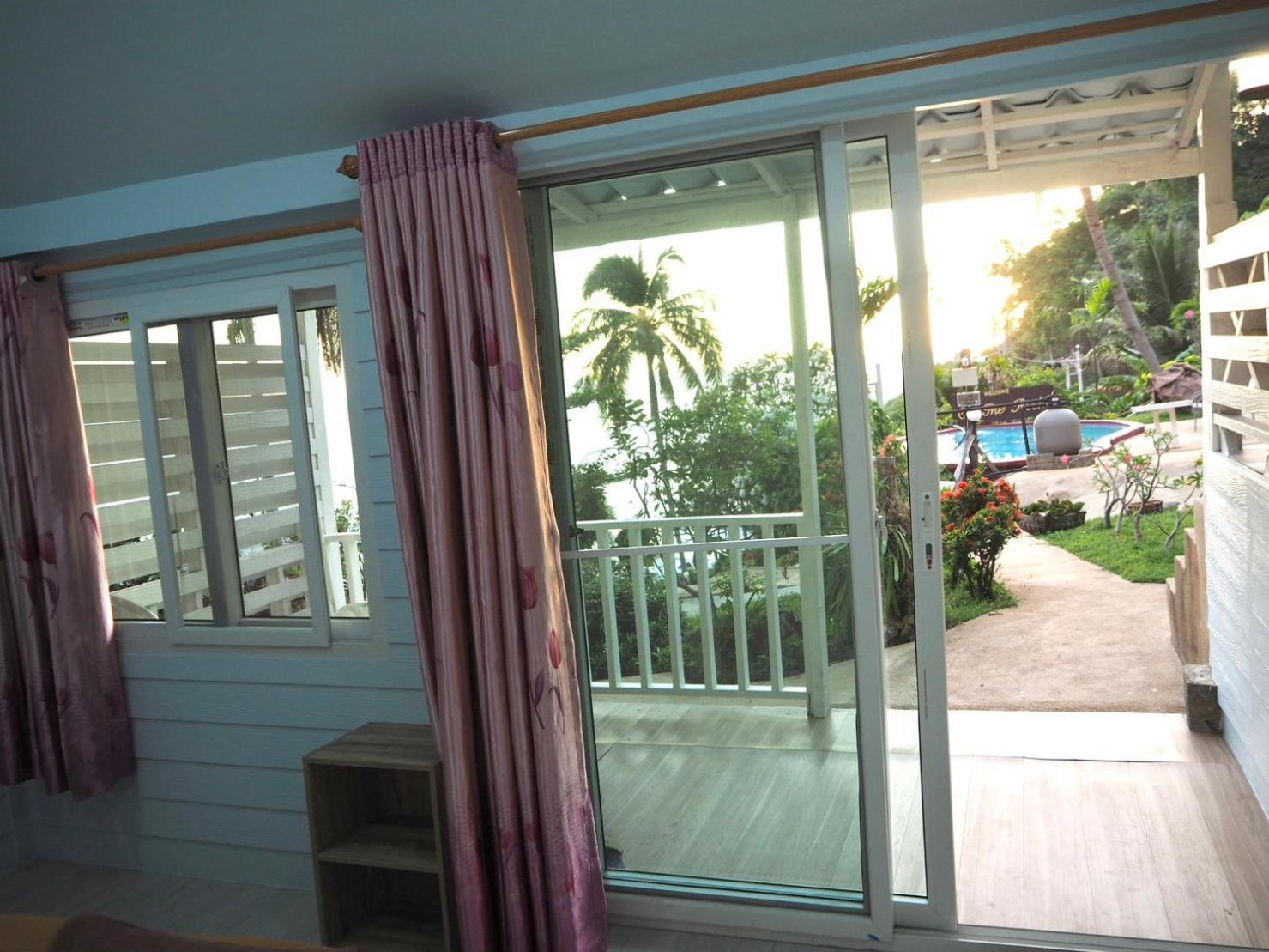 Naiharn On The Rock Phuket Resort