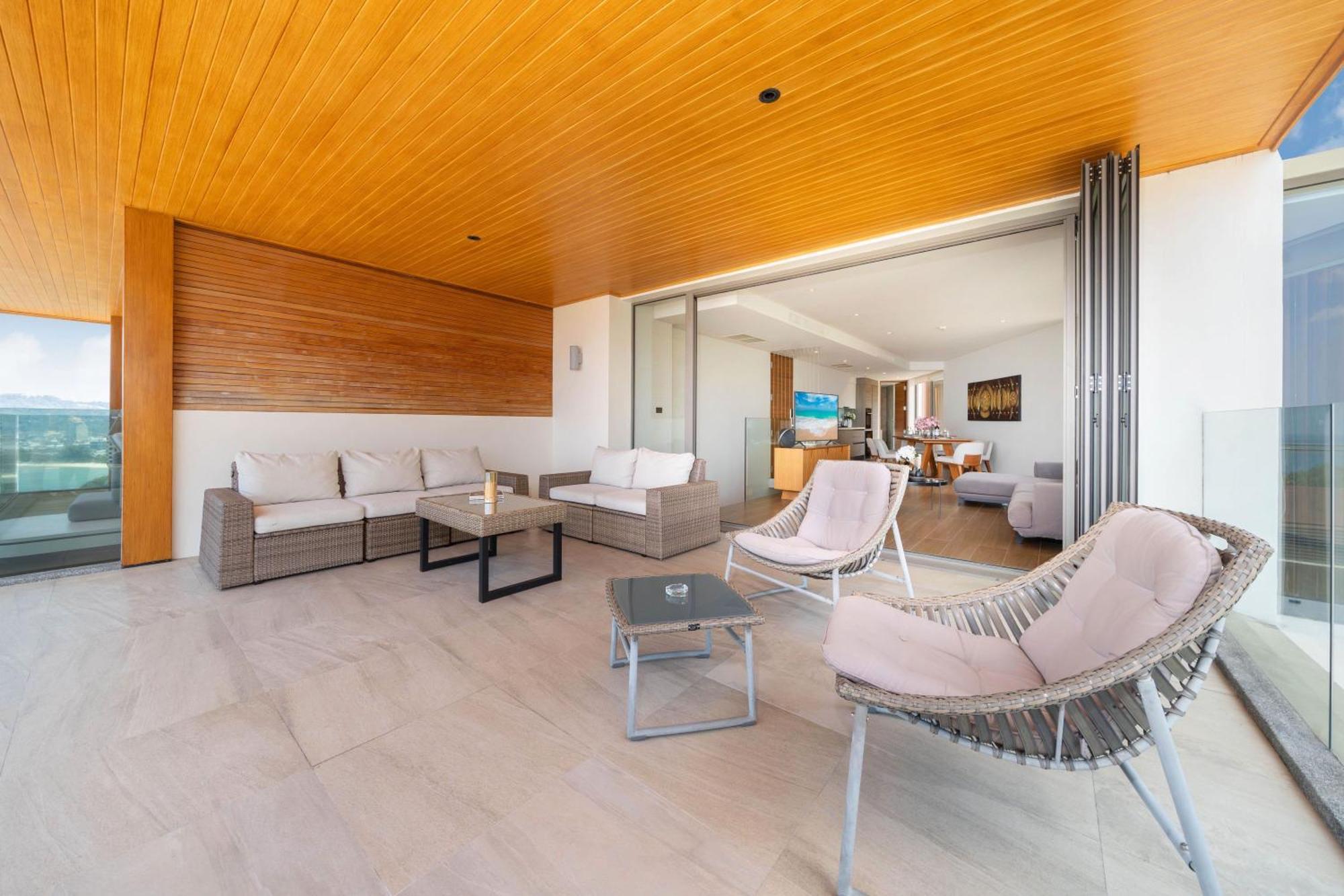 Apartment Luxury Ocean View 2br 82 In Bluepoint Residence, Near And Paradise