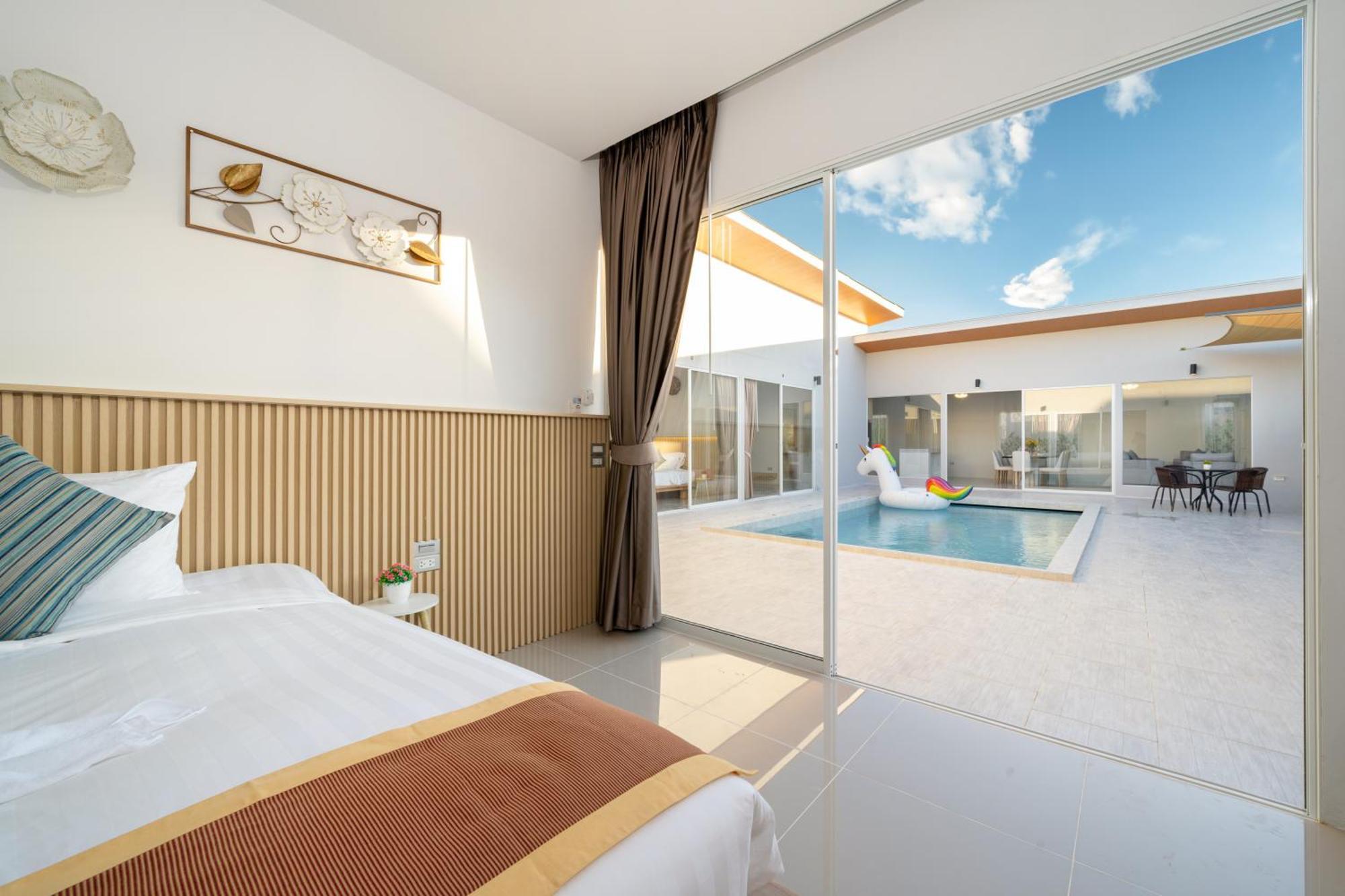 Andaman Time Beachside Pool Guest house Chalong