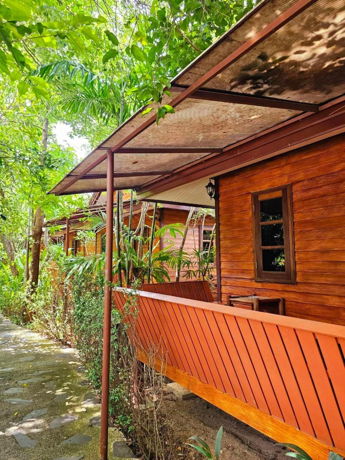 Samran Resort *