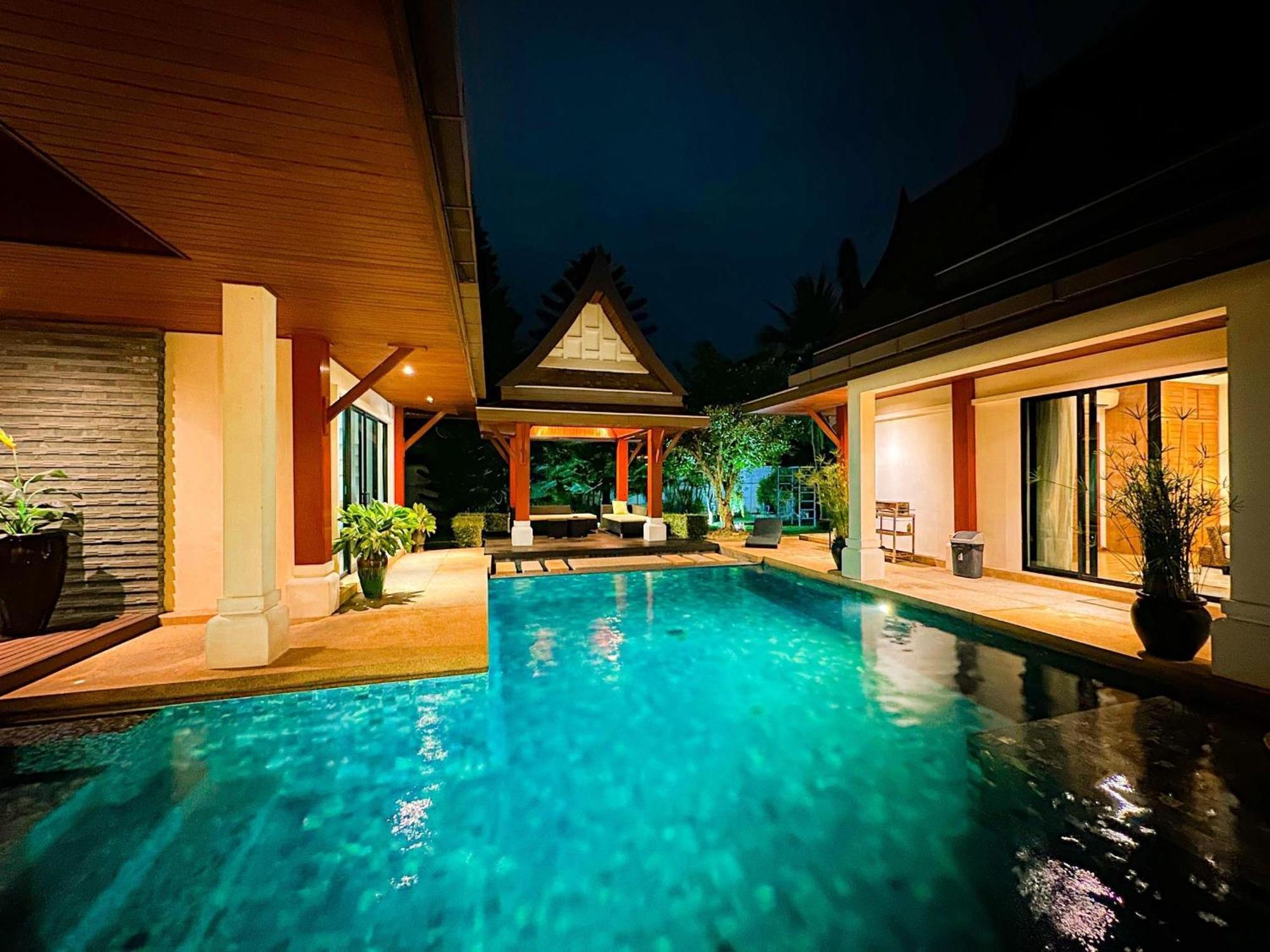 Villa Champagne Pool *