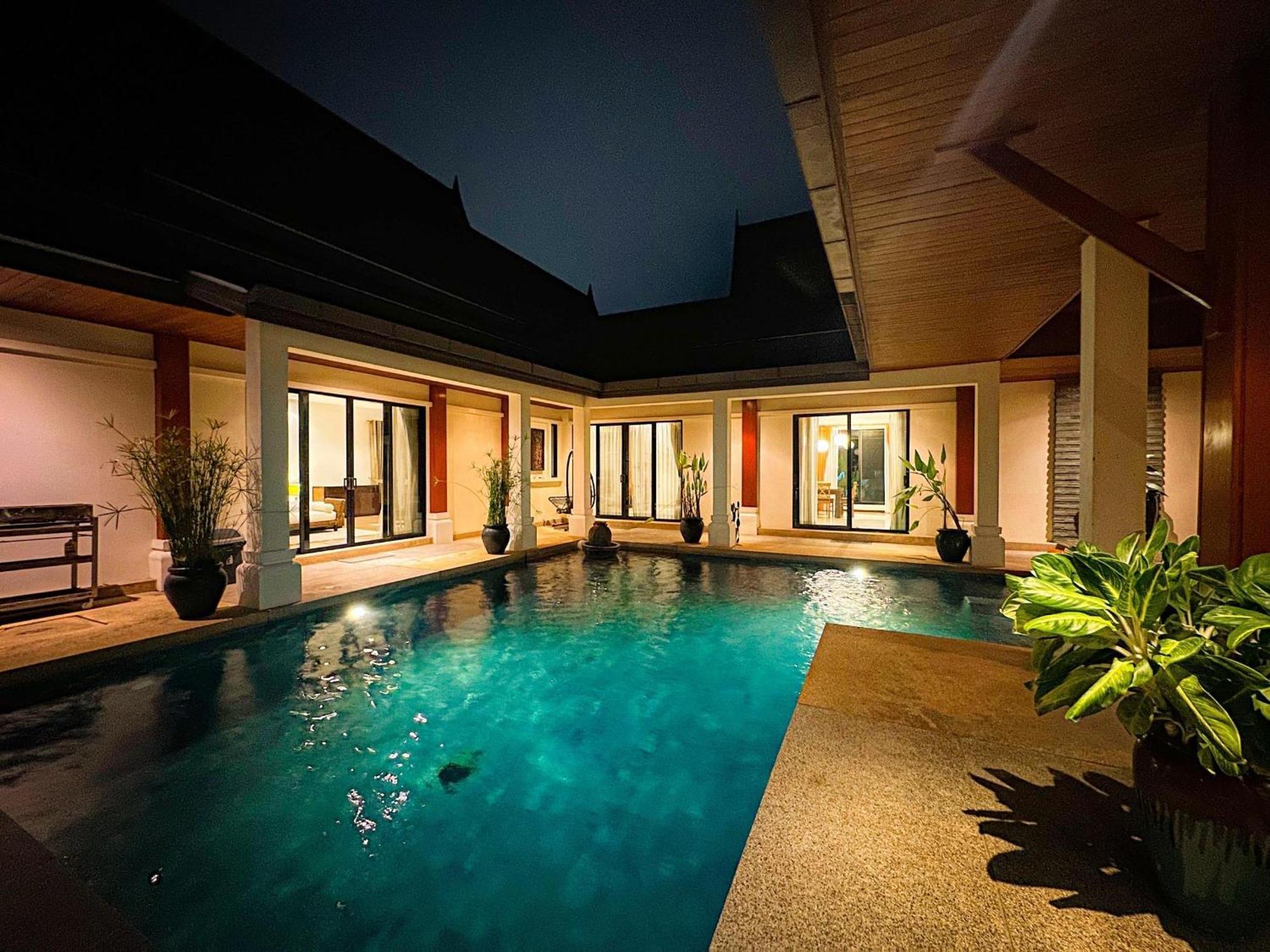 Villa Champagne Pool *