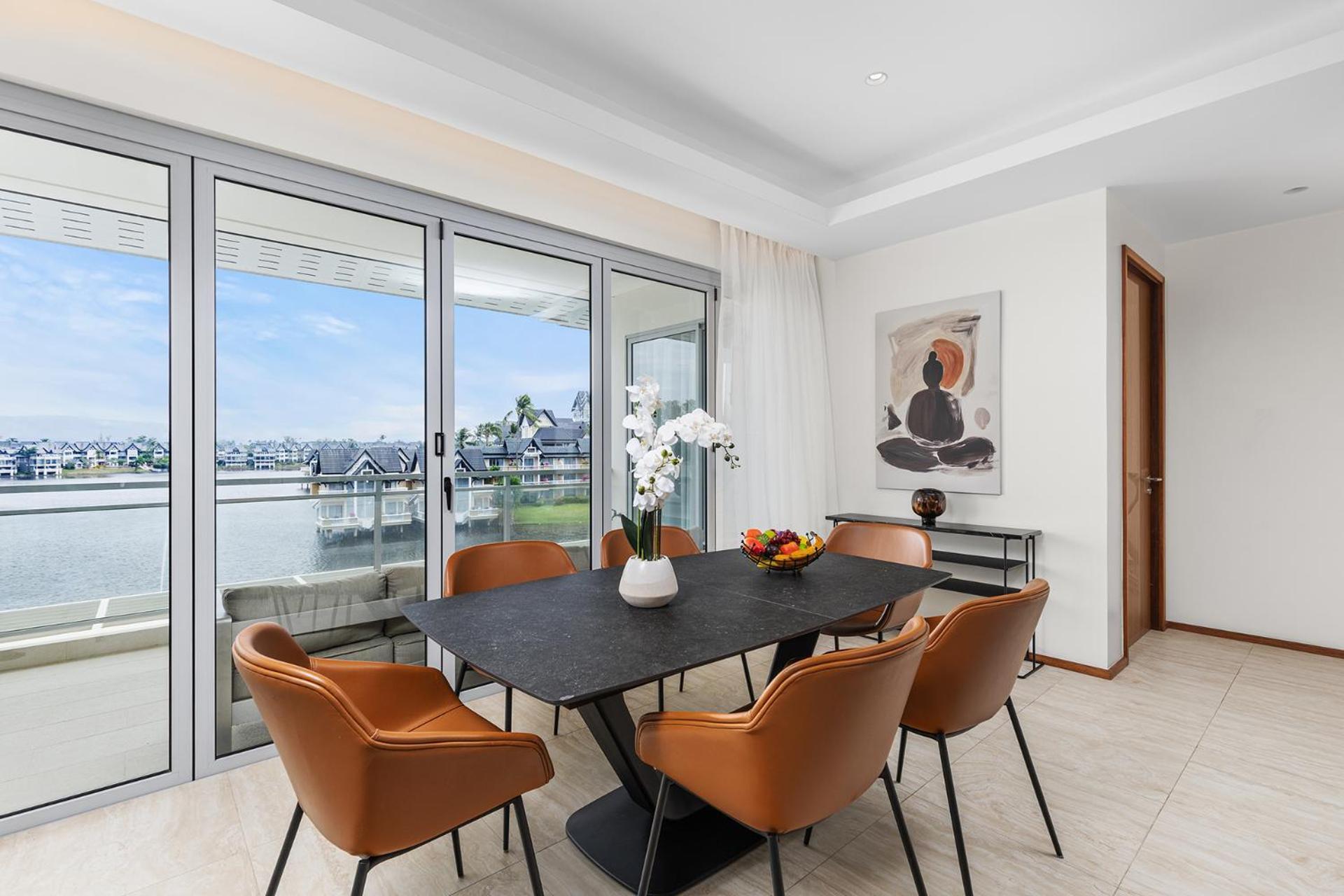 Luxurious Beachfront Penthouse Apartment *