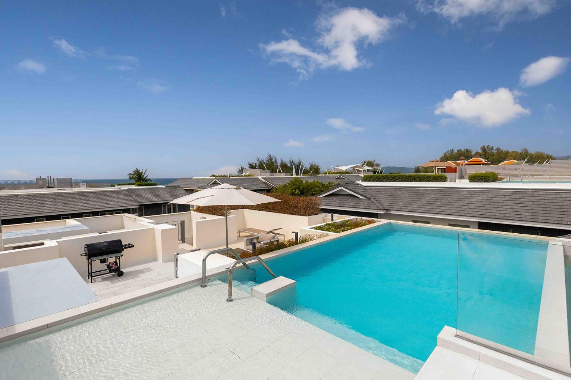 Luxurious Beachfront Penthouse Apartment