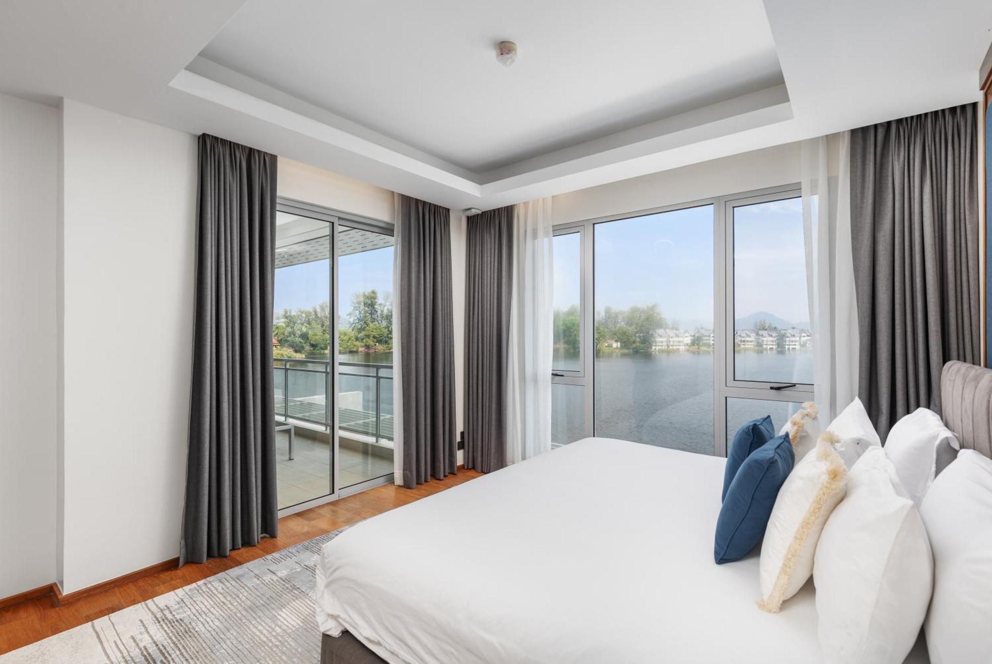 Luxurious Beachfront Penthouse Apartment