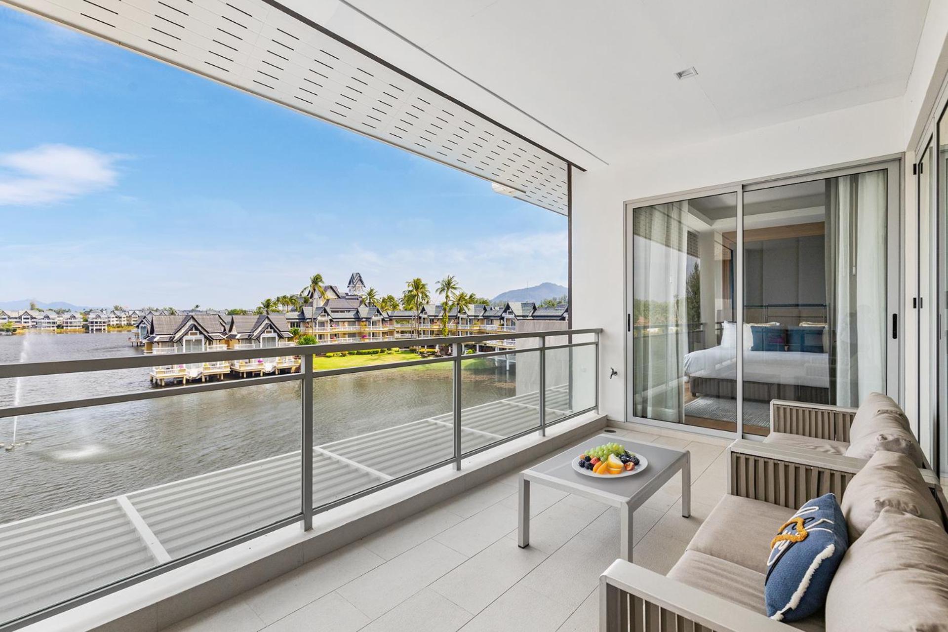 Luxurious Beachfront Penthouse Apartment