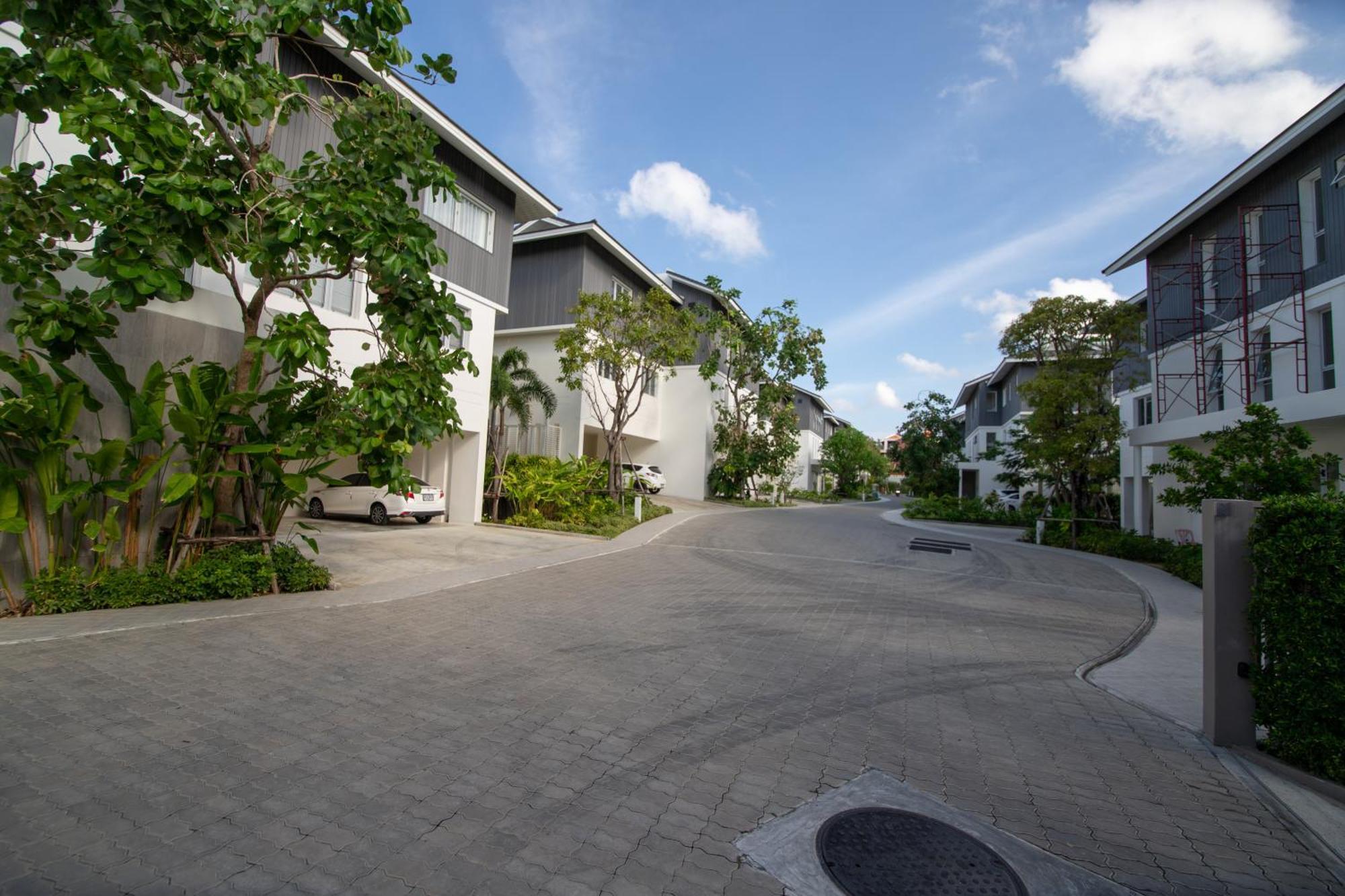 Luxurious Beachfront Penthouse * Phuket