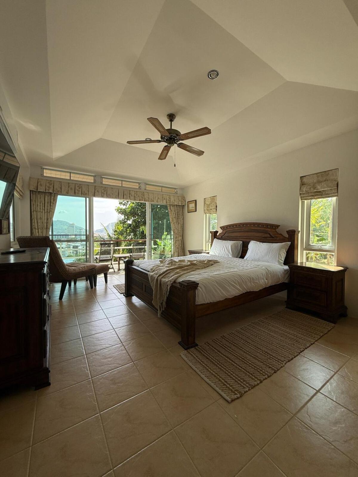 Over The Moon Villa Patong