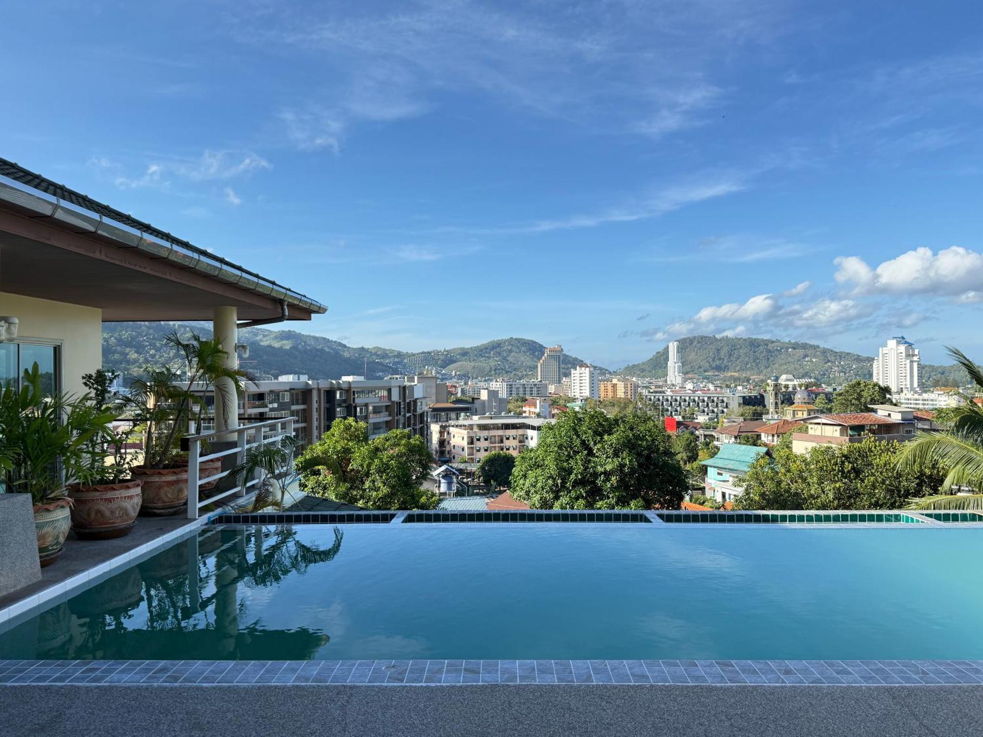 Over The Moon Villa Patong