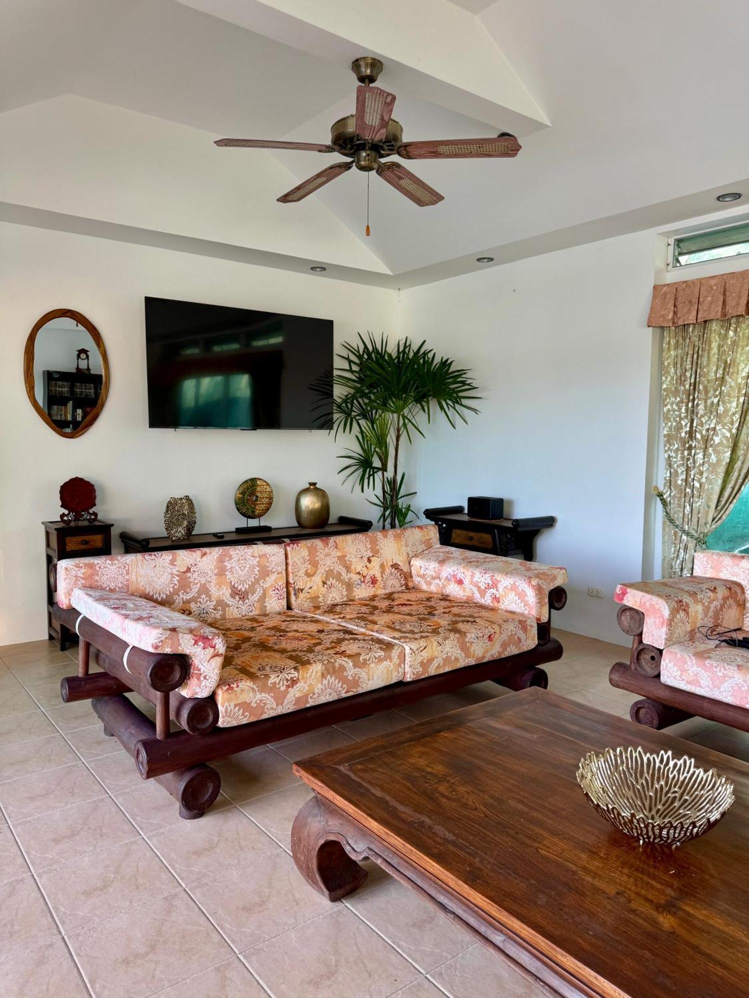Over The Moon Villa Patong