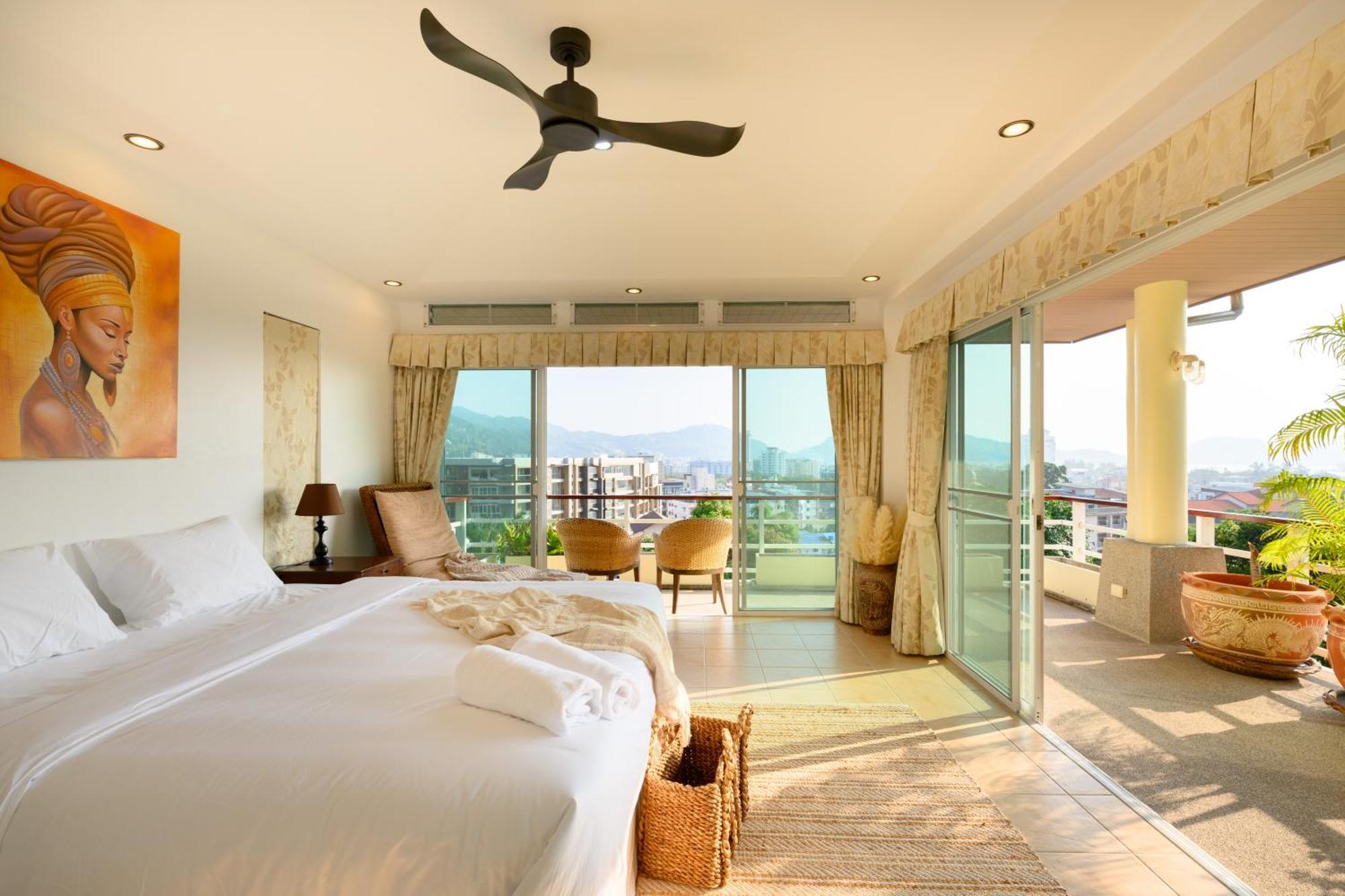 Over The Moon Villa Patong
