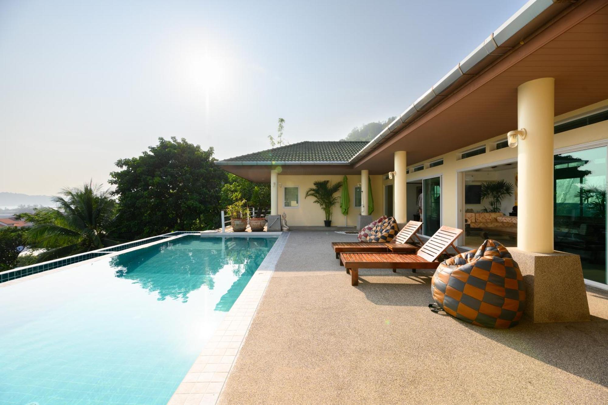 Over The Moon Villa *
