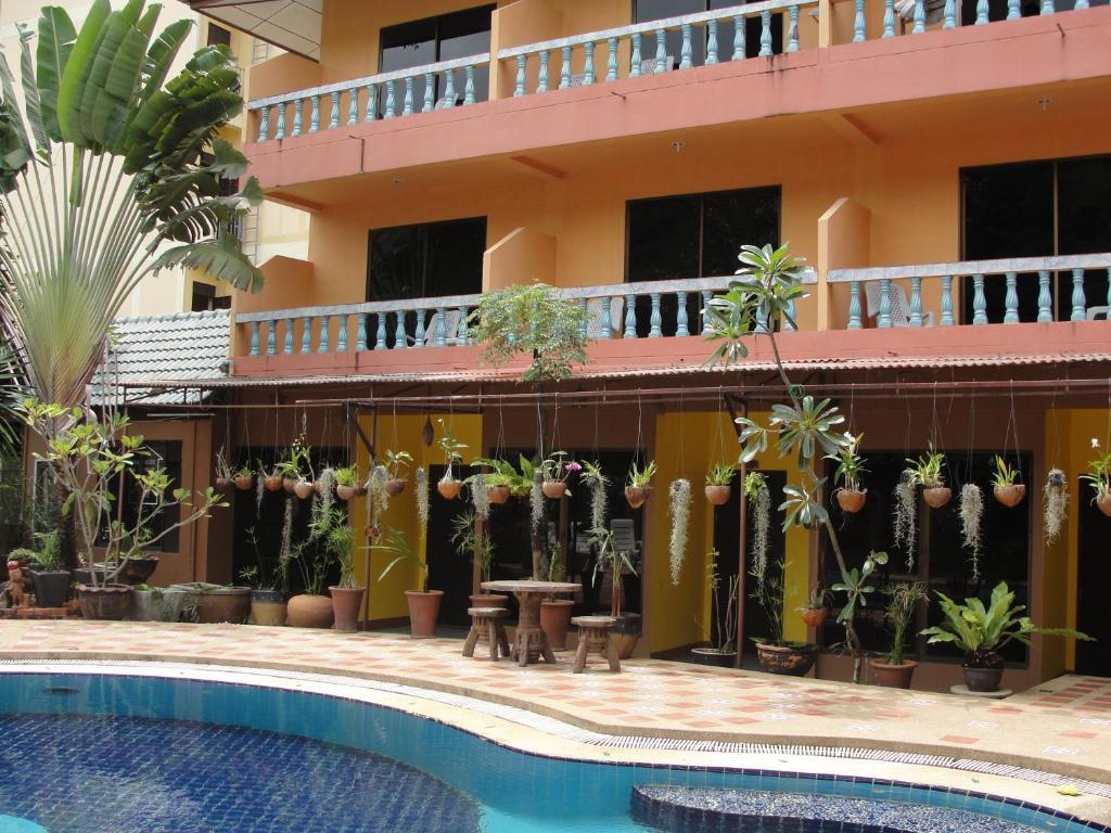 Baan Kasemsuk Apartment Patong