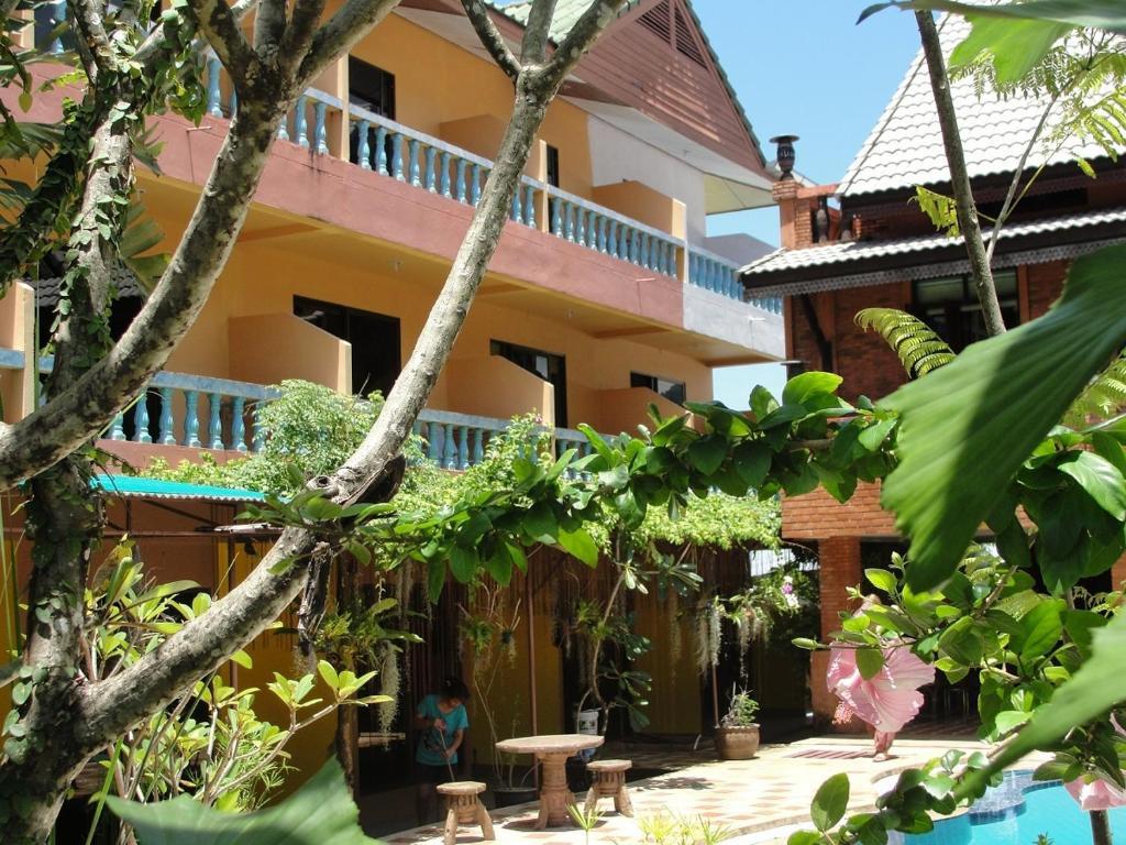 Baan Kasemsuk Apartment