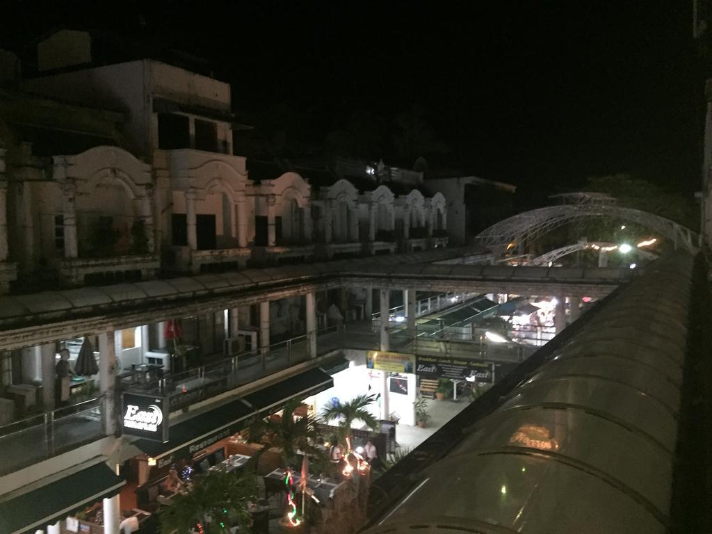 Guest house Cafe De Paris
