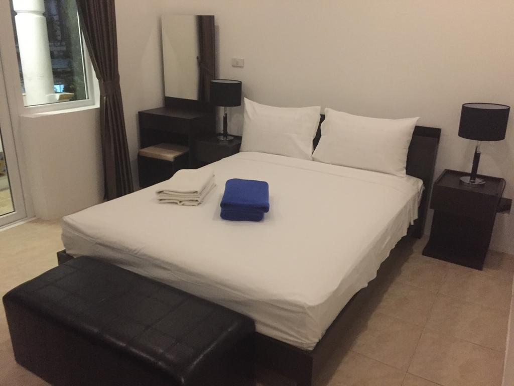Cafe De Paris Guest house