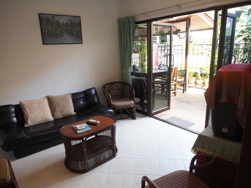 Waree's Casa de hóspedes Praia de Kata