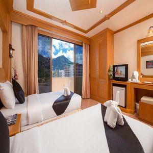 Chang Club Hotel 2*