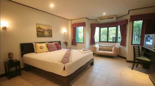 Angus O'tool's Guest house Karon