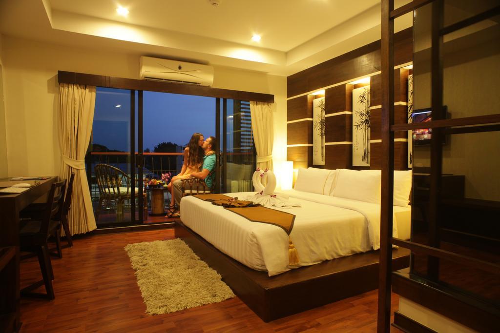 Bamboo House Phuket 3*