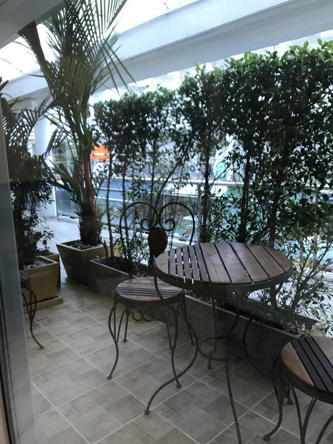 Guest house Cafe De Paris *