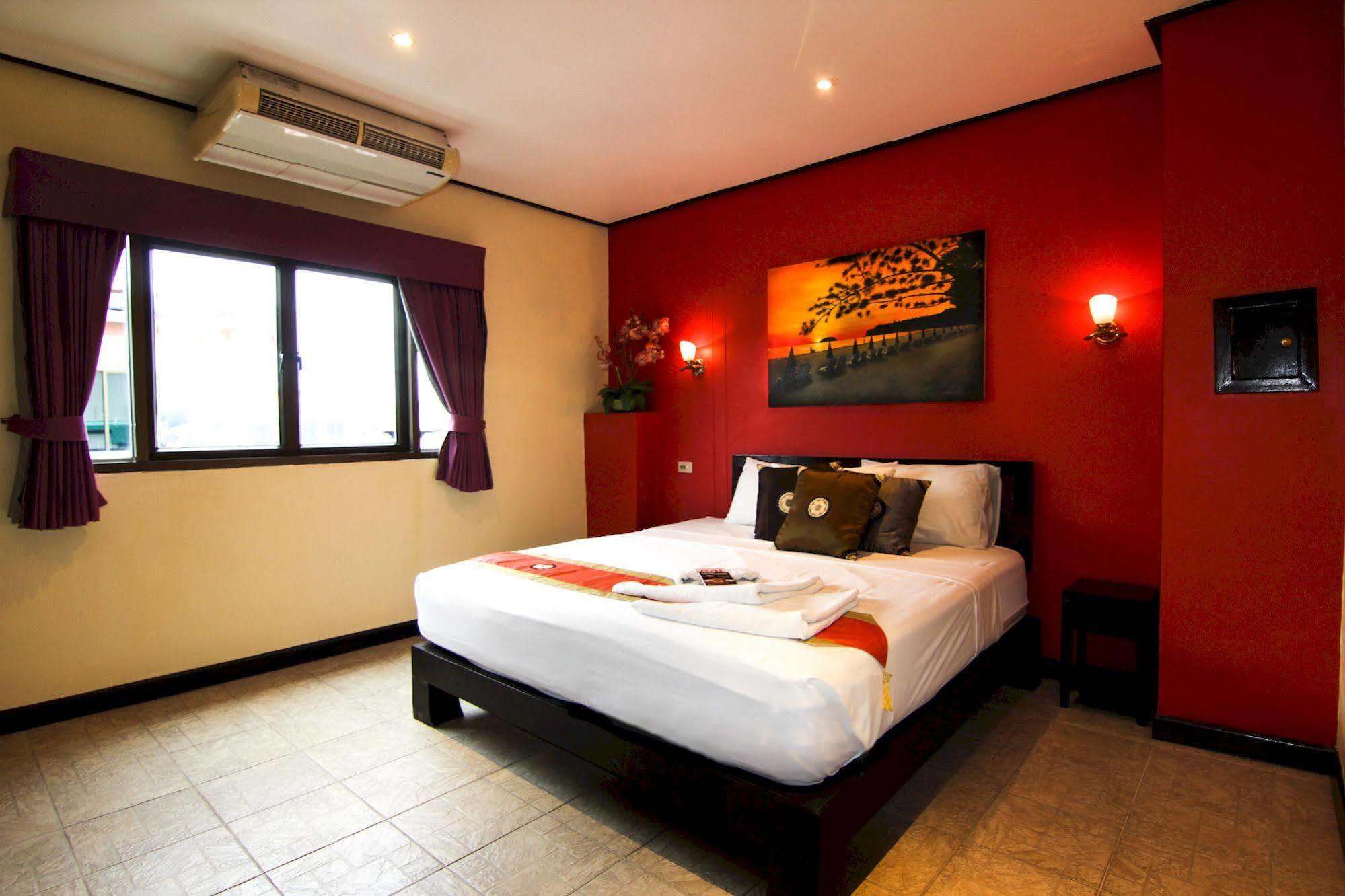 Angus O'tool's Guest house 2*