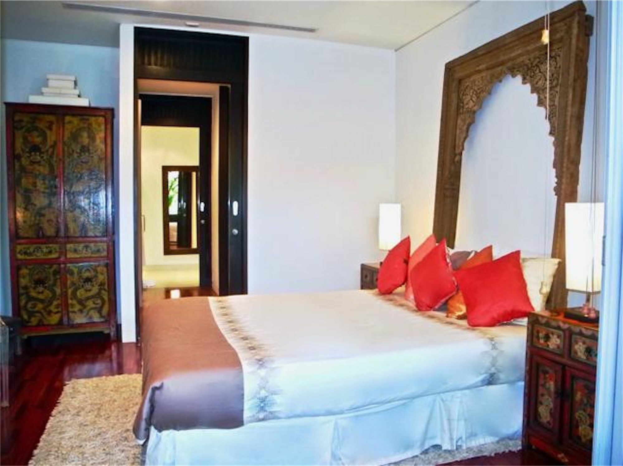 Noi Apartment