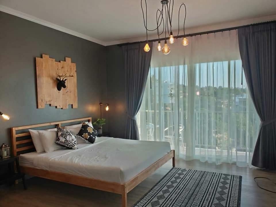 Thira House Guest house